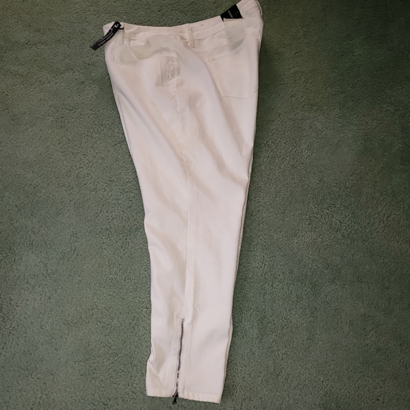 Skinny Ankles Leg Jeans - Picture 2 of 2